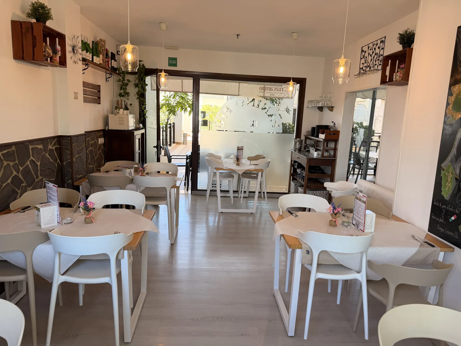 Ambiente familiar en el interior de Panino Più